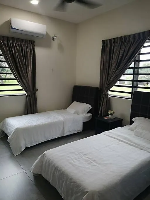 Huge Space For Friends & Families Gathering Ipoh Ferienhaus