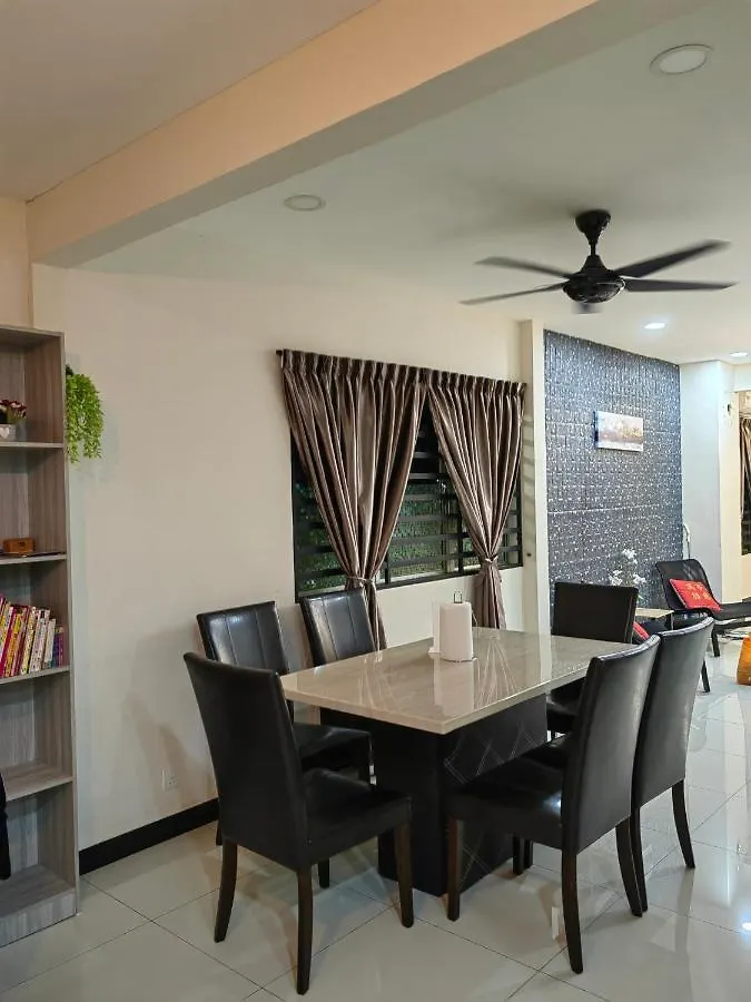 Huge Space For Friends & Families Gathering Ipoh Ferienhaus